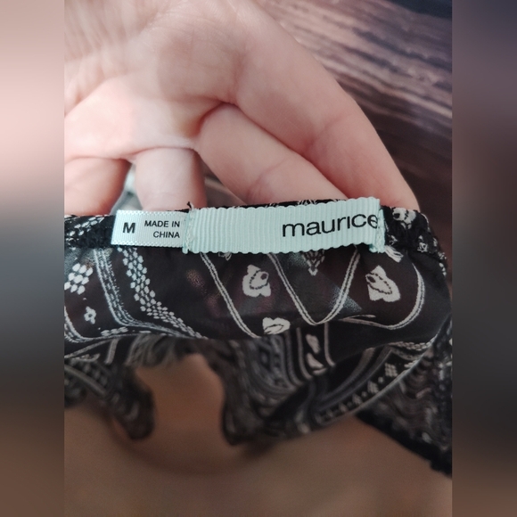 2 For 25$ Maurices Black and White Patterned Halter Top Size Medium - Picture 6 of 6